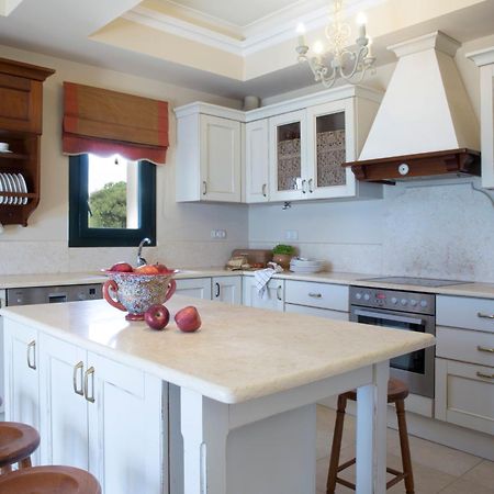 Avra Private Suites Ласси Экстерьер фото
